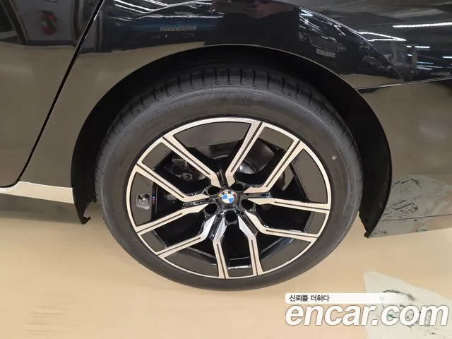 BMW 7-Series 7 серия (G70) 740i xDrive M Sport — Фото автомобиля 5
