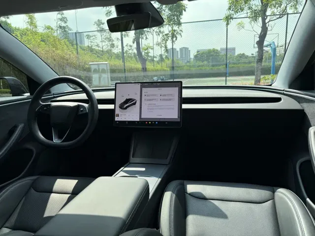 Tesla Model 3 — Фото автомобиля 6