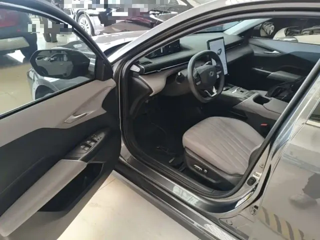 Changan Qiyuan A05 — Фото автомобиля 15