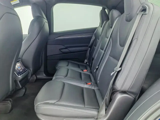 Tesla Model X — Фото автомобиля 4