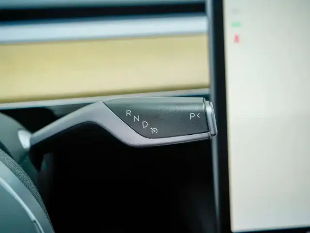Tesla Model Y 2022 Facelift Rear-Wheel Drive Version — Фото автомобиля 13