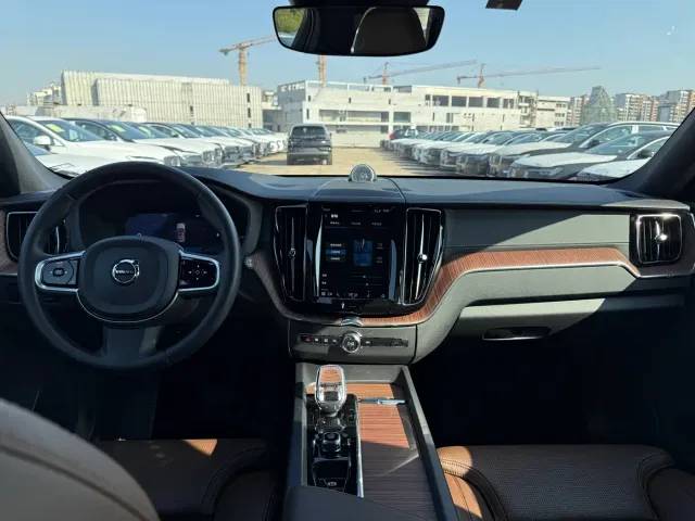 Volvo XC60 — Фото автомобиля 10