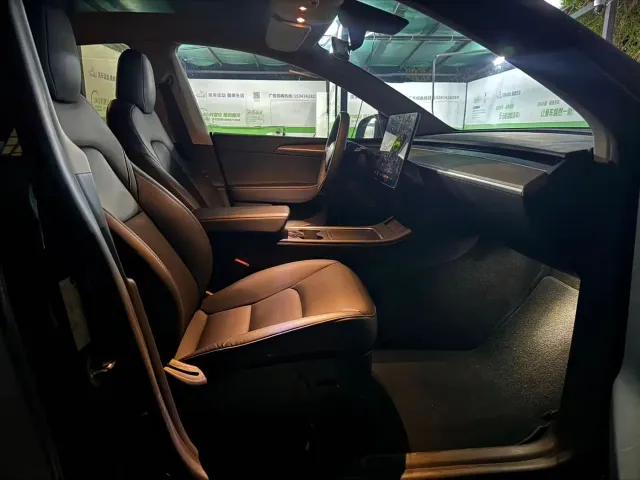 Tesla Model Y — Фото автомобиля 5