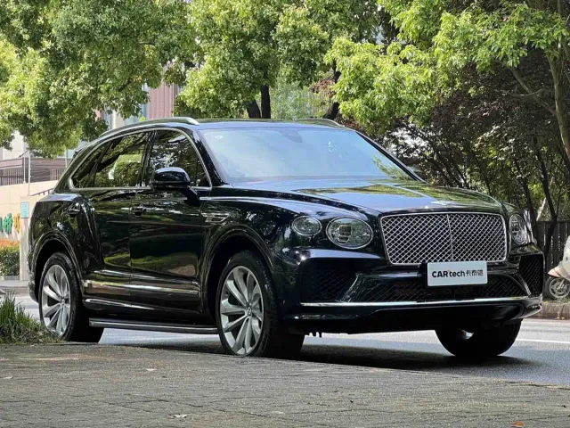 Bentley Bentayga — Фото автомобиля 3