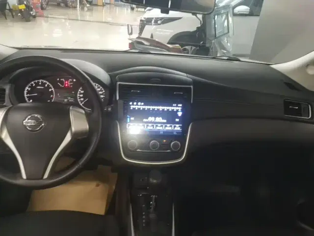 Nissan Tiida — Фото автомобиля 12