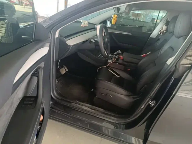 Tesla Model Y — Фото автомобиля 14