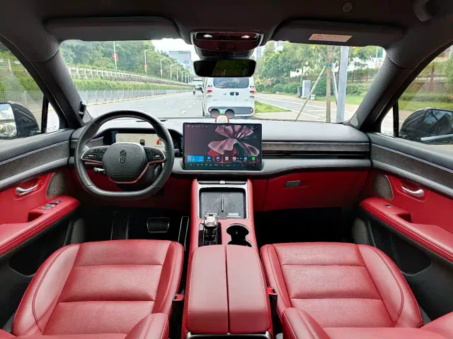 Aito M5 — Фото автомобиля 14