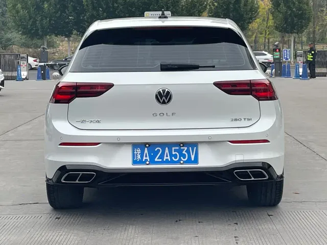 Volkswagen Golf — Фото автомобиля 5