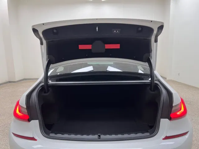 BMW 3 Series — Фото автомобиля 23