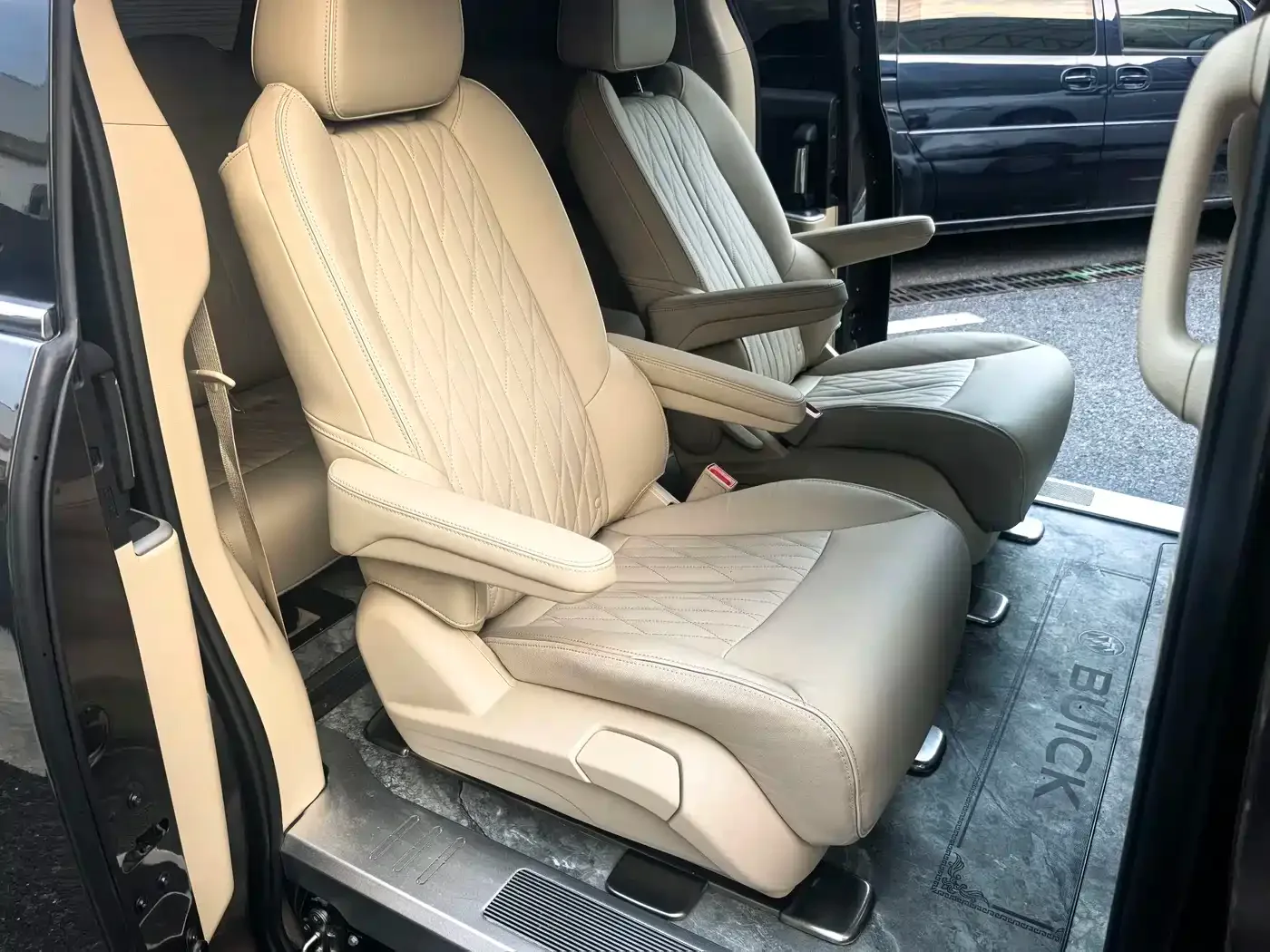 Buick Buick GL8 2023 Land Business Class 652T Luxury — Фото автомобиля 14