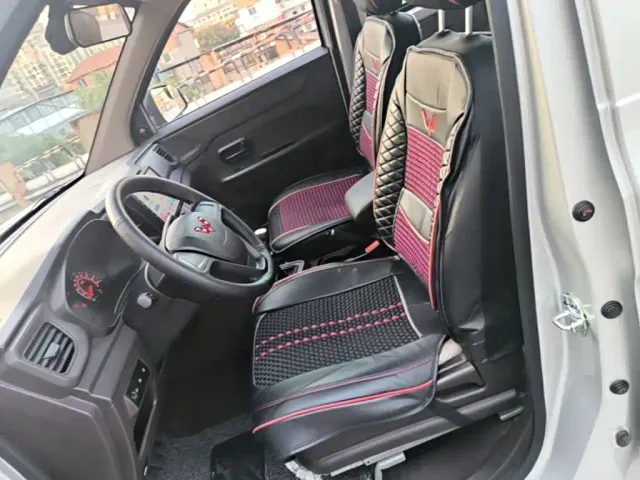 Wuling Hongguang V — Фото автомобиля 14