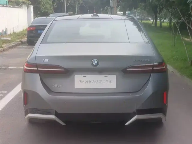 BMW i5 — Фото автомобиля 4