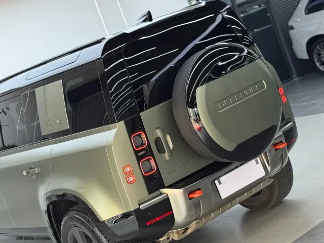 Land Rover Defender — Фото автомобиля 19
