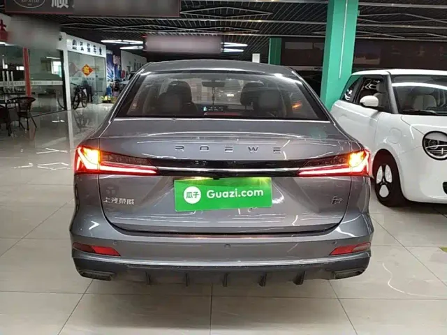 Roewe i5 — Фото автомобиля 5