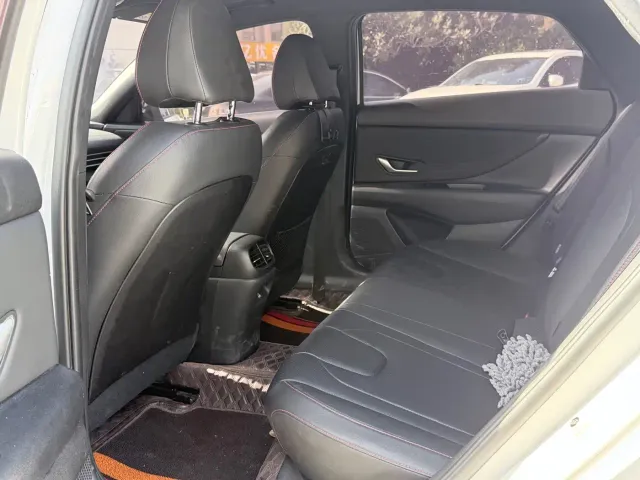 Hyundai Elantra — Фото автомобиля 5