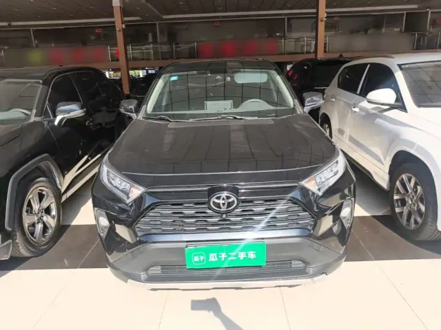 Toyota RAV4 — Фото автомобиля 2