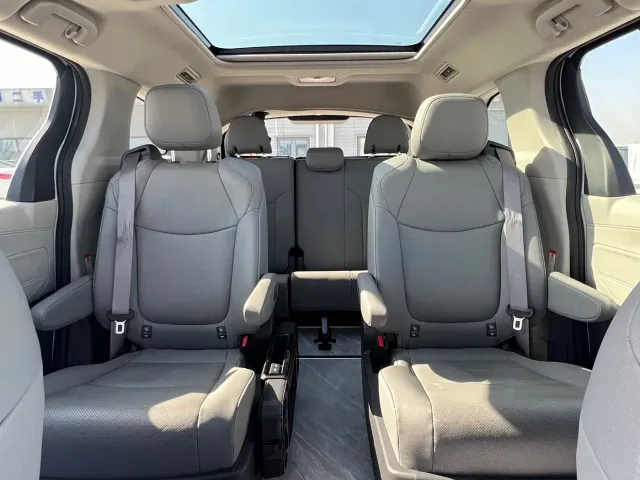 Toyota Granvia — Фото автомобиля 10
