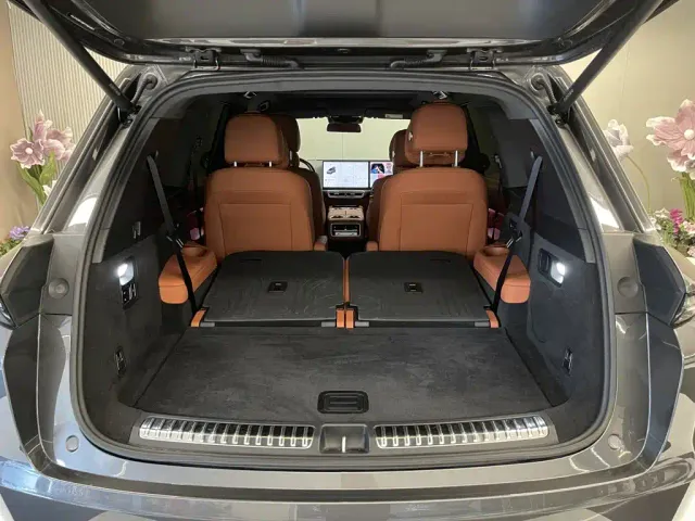 Li Auto L8 — Фото автомобиля 28