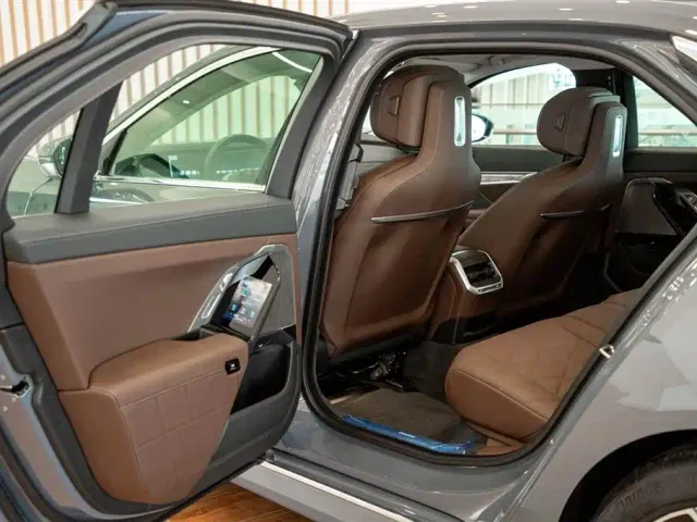 BMW 7 Series — Фото автомобиля 17