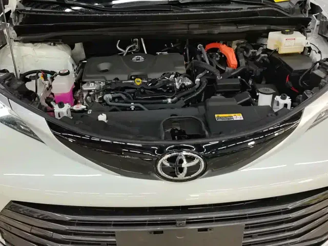 Toyota Sienna — Фото автомобиля 10