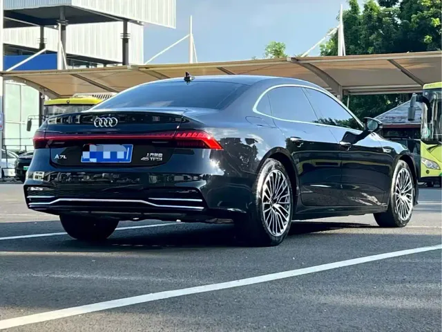 Audi A7L — Фото автомобиля 9
