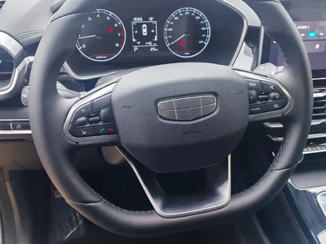 Geely Binyue — Фото автомобиля 10