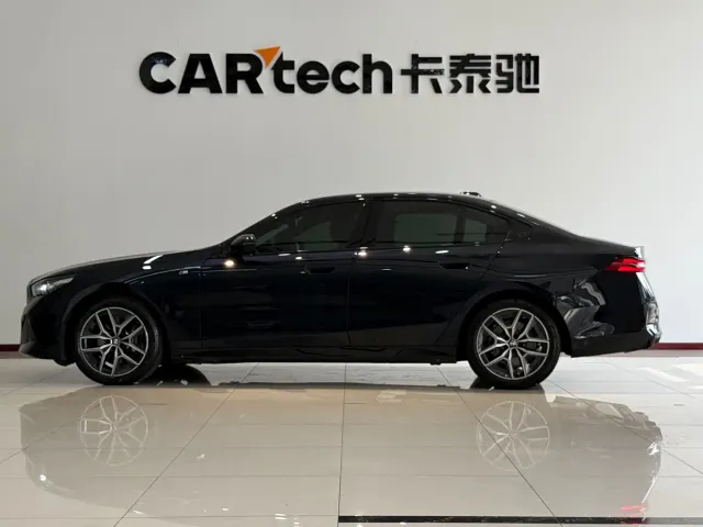 BMW 5 Series — Фото автомобиля 17