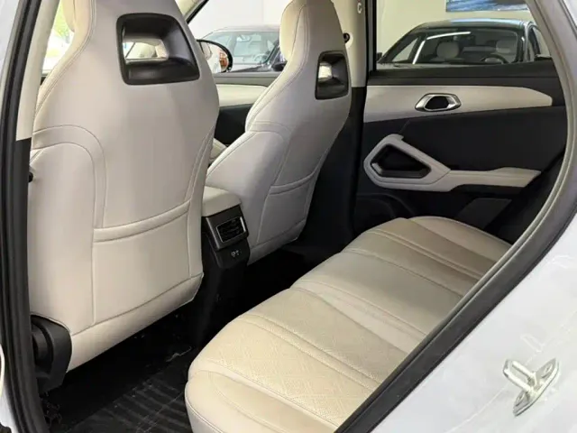 BYD Yuan UP 2024 301KM Leading Edition — Фото автомобиля 4