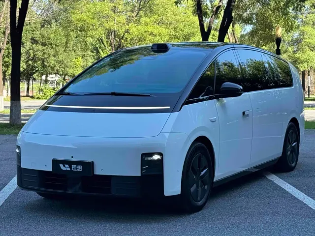 Li Auto MEGA — Фото автомобиля 3