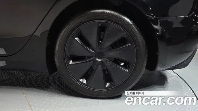 Tesla Model 3 — Фото автомобиля 6