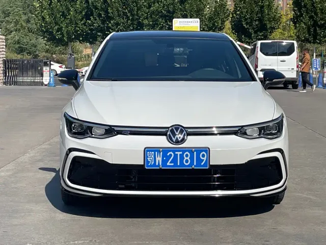 Volkswagen Golf — Фото автомобиля 2