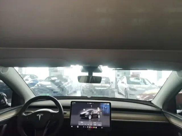 Tesla Model Y — Фото автомобиля 17
