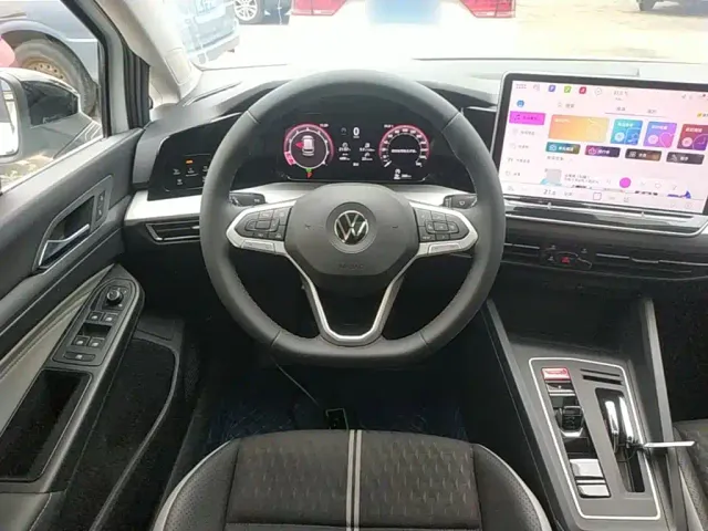 Volkswagen Golf — Фото автомобиля 10