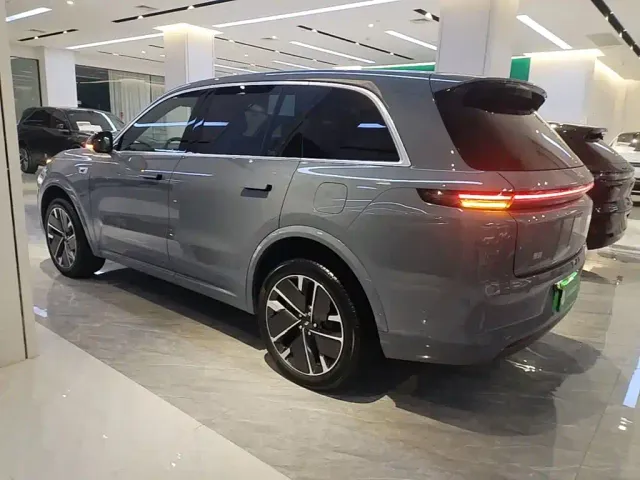 Li Auto L8 — Фото автомобиля 4
