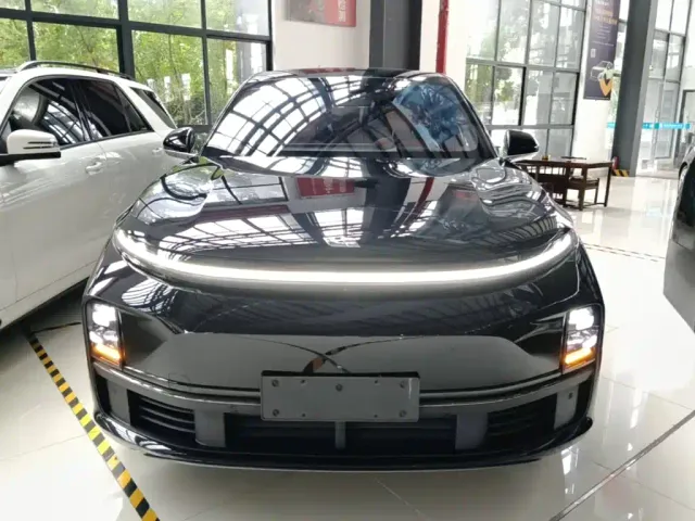 Li Auto L7 — Фото автомобиля 2