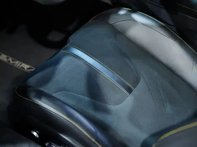 Lotus Emira — Фото автомобиля 23