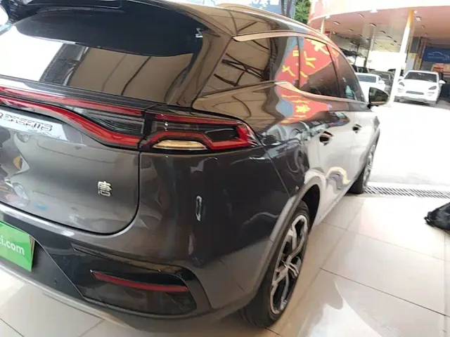BYD Tang — Фото автомобиля 7
