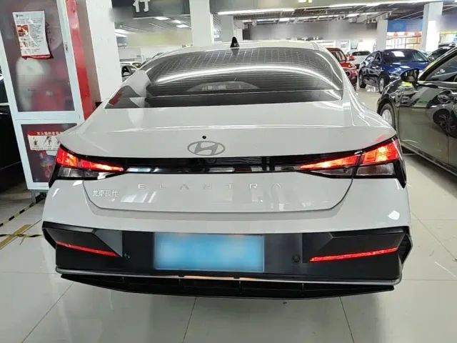 Hyundai Elantra 2023 1.5L CVT GLX Elite Edition — Фото автомобиля 5