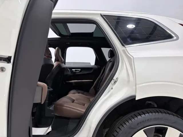 Volvo XC60 — Фото автомобиля 9