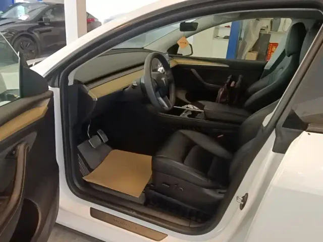 Tesla Model Y — Фото автомобиля 15