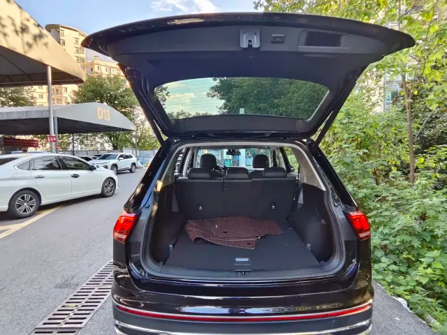 Volkswagen Tiguan L — Фото автомобиля 15