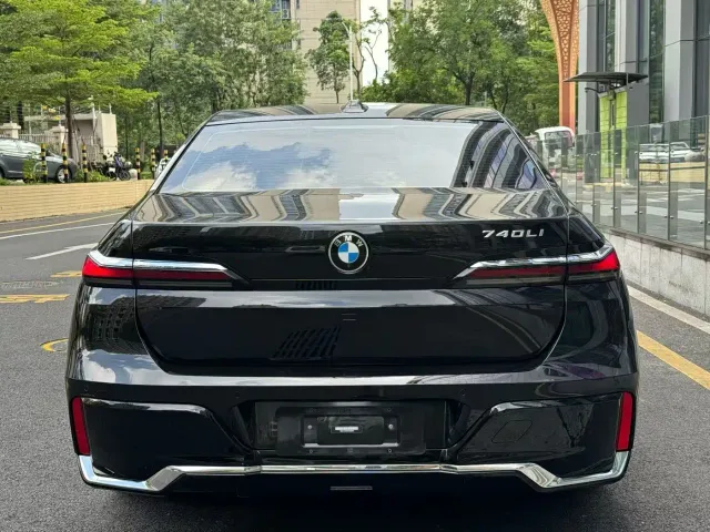 BMW 7 Series — Фото автомобиля 2