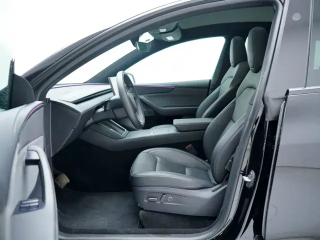 Tesla Model Y — Фото автомобиля 4