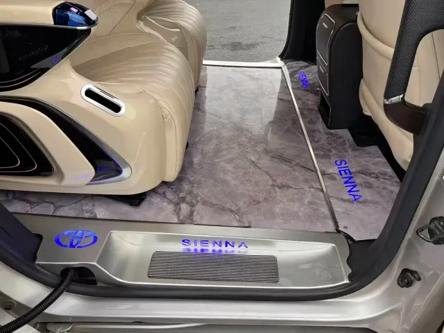 Toyota Sienna — Фото автомобиля 8