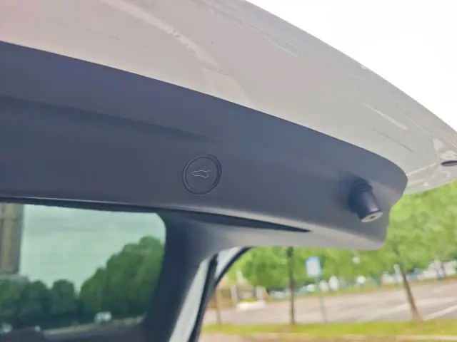 Tesla Model Y — Фото автомобиля 13