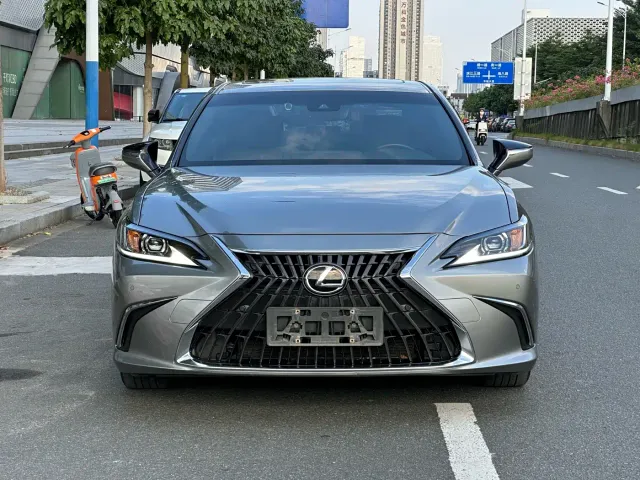 Lexus ES — Фото автомобиля 2