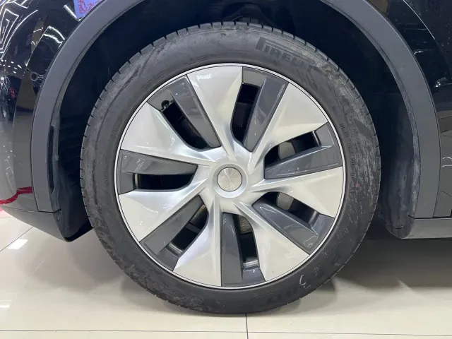 Tesla Model Y — Фото автомобиля 3