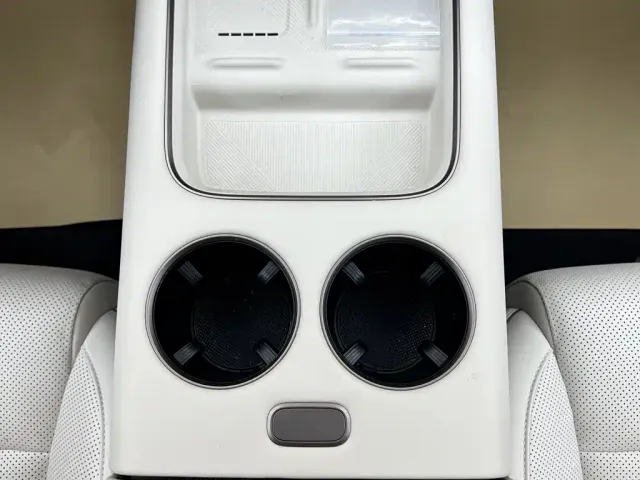 Li Auto i8 — Фото автомобиля 18