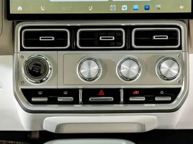 iCAR V23 — Фото автомобиля 15