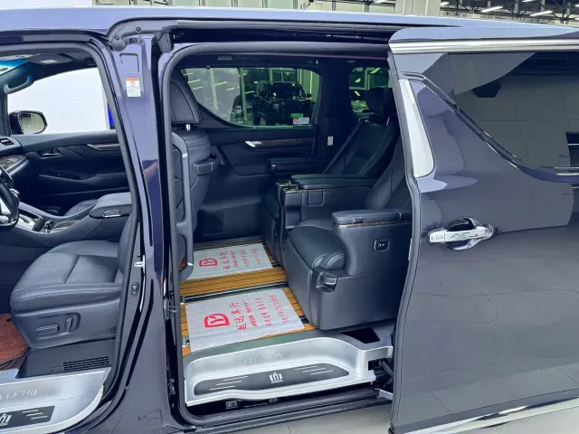 Toyota Vellfire — Фото автомобиля 8